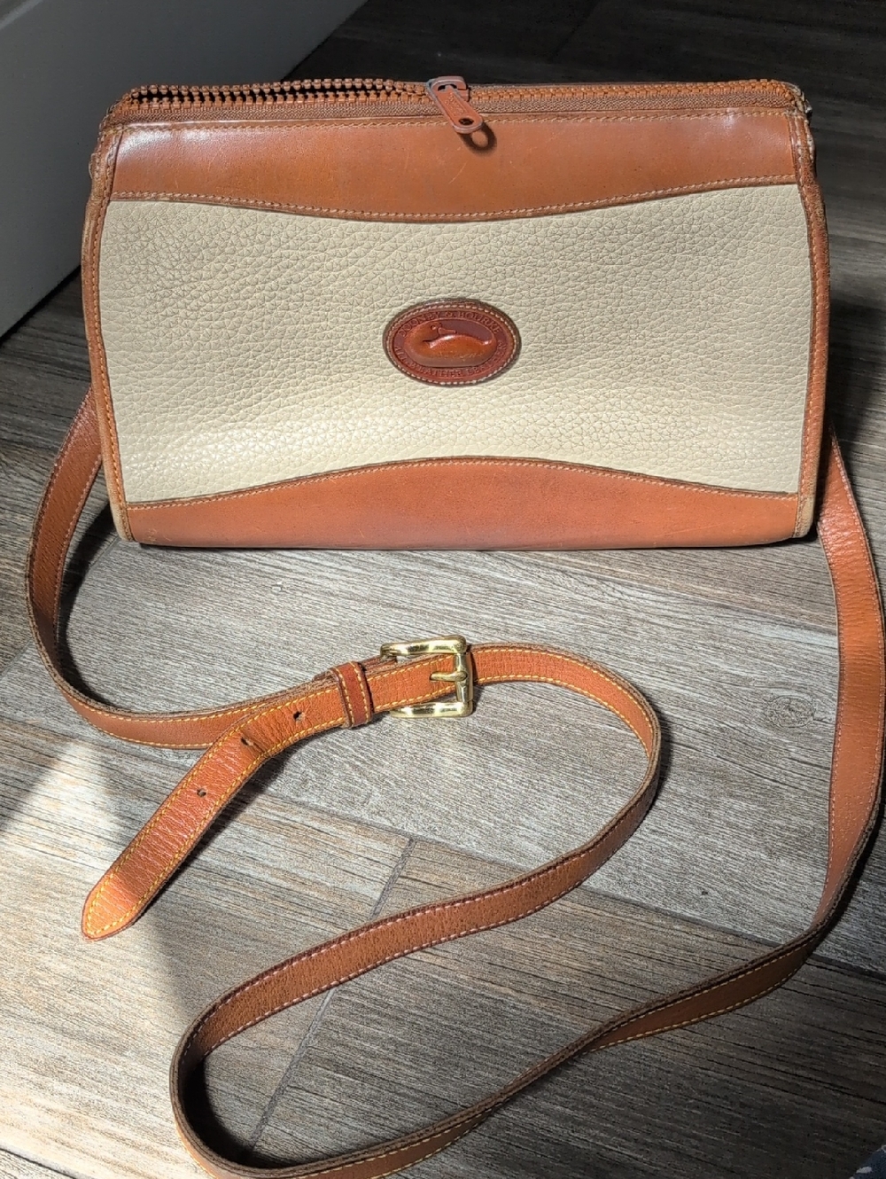 ❤️Dooney and Bourke  crossbody bag